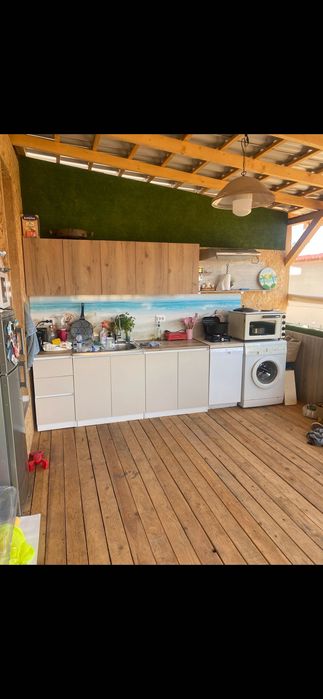 Продавам Каравана на морето с изграден навес