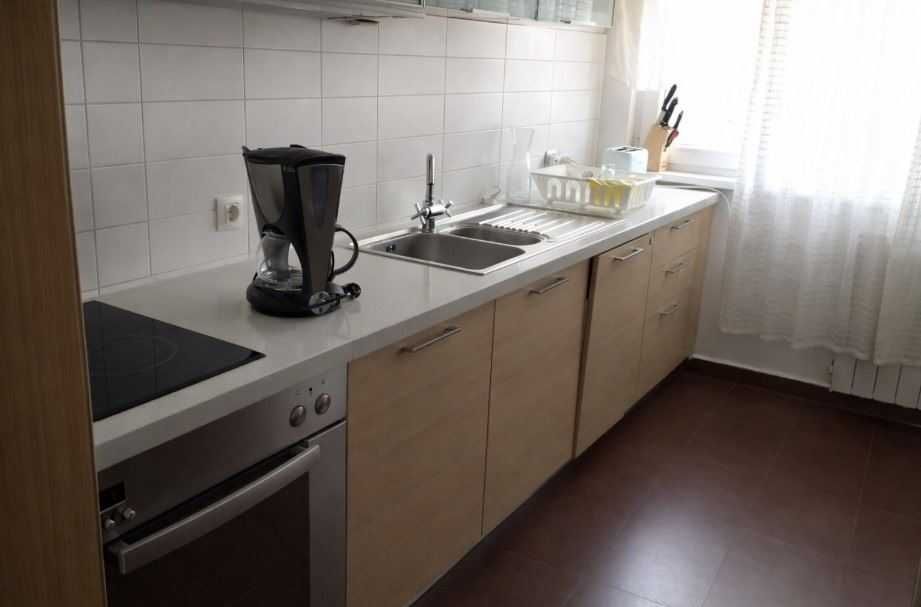 Тристаен апартамент под наем в Център София