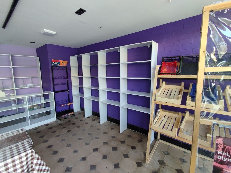 Vitrina polka sotiladi