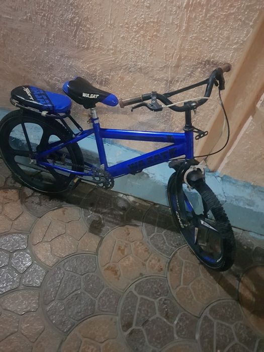 Велосипед среднего размера