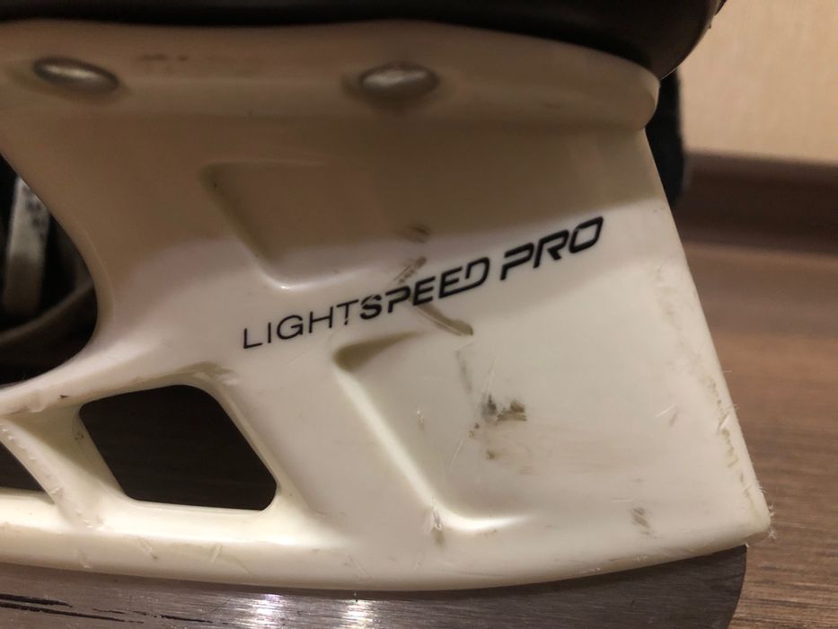 Коньки хоккейные BAUER SUPREME