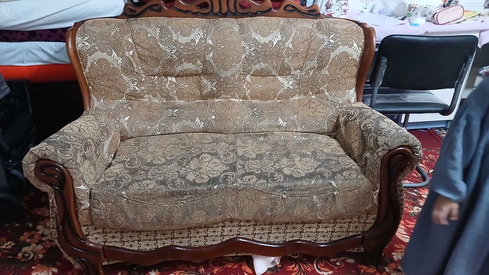 1,20 eski divan sotiladi