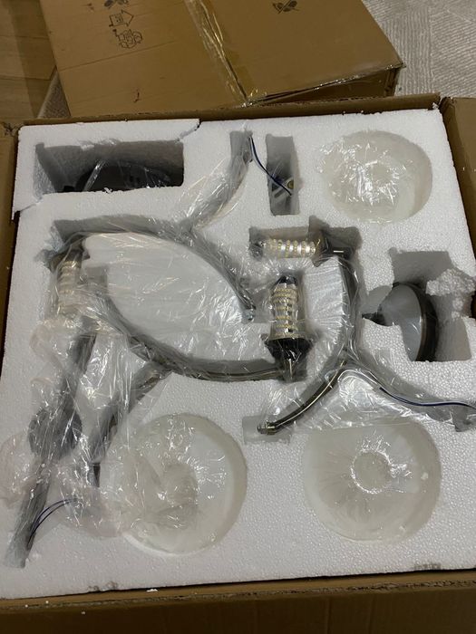 Продам новые люстры