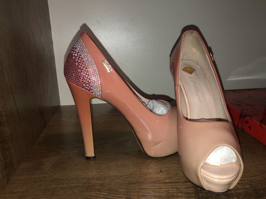 Туфли сотилади женские