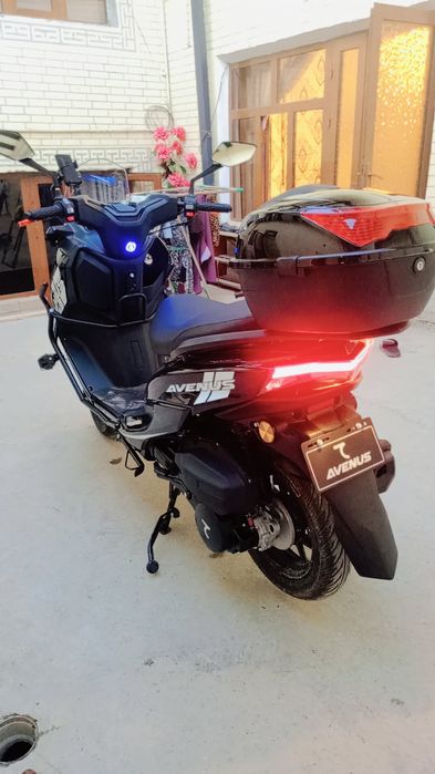 SKUTER avenus moto