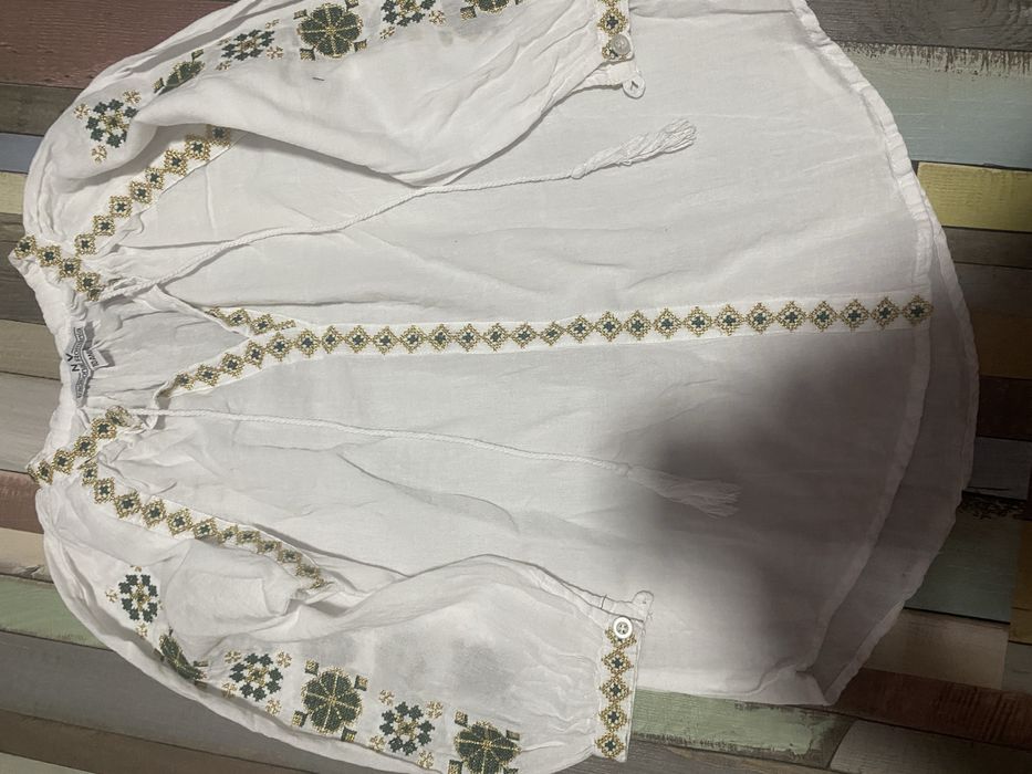 Ie traditionala fetita