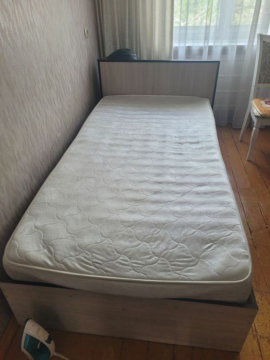 Продам кровать с матрасом