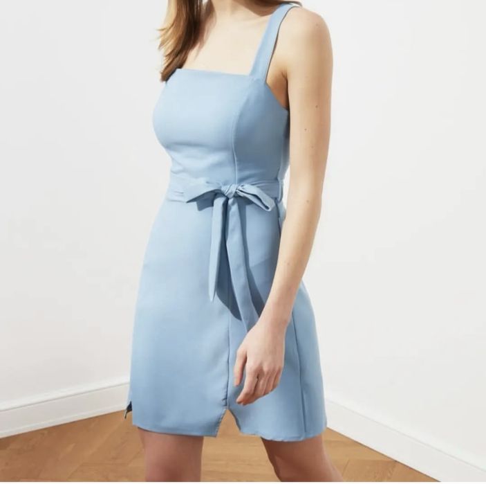 Светло синя нежна рокля