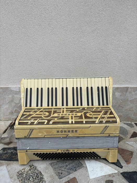 Acordoen Hohner Verdi 4 cu 120 de basi