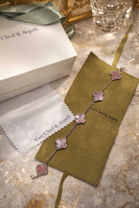 ван клиф гривна детелина розова сребриста лого сет чантичка van cleef