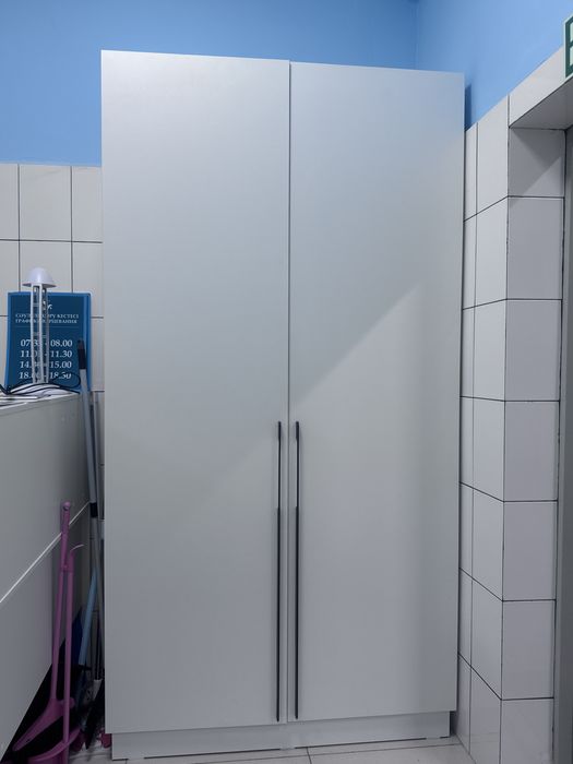 Продам большой белый шкаф, чистый и новый, в отличном состоянии.