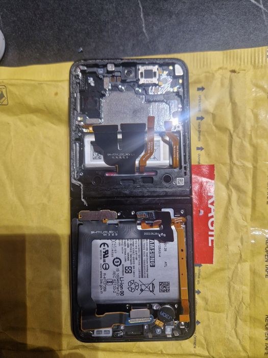 Placa de baza  Samsung Z Flip 3 ecran , mufa incarcare buton camera