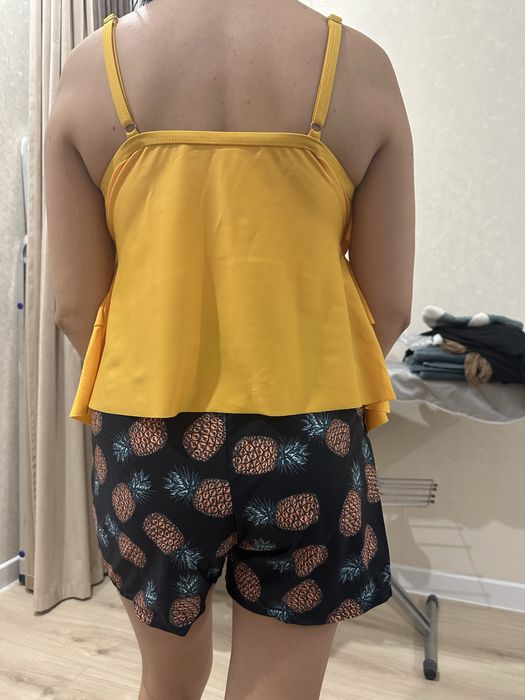 Продам купальник с шортами