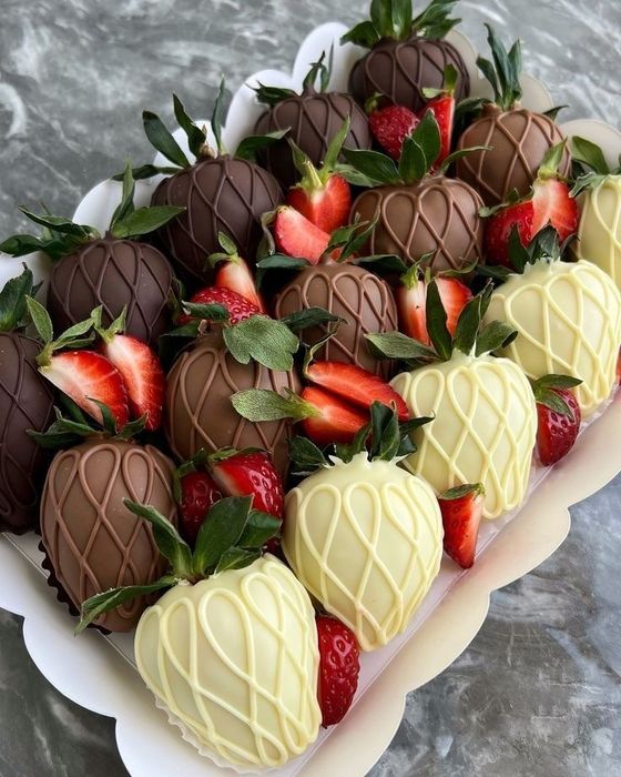 Десерты к 8 марта , клубника в шоколаде