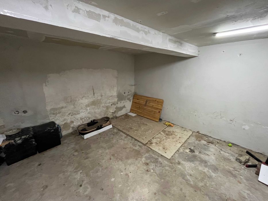 Продава обзаведена къща с голям двор в близко до Казанлък село