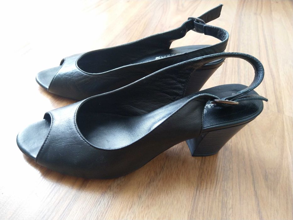 Черни дамски сандали от естествена кожа