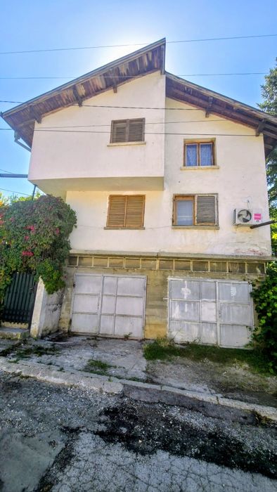 Продава се ВИЛА в село Кладница, община Перник.