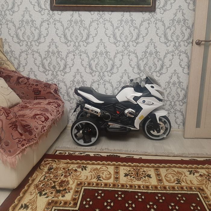 Игрушечный мотоцикл BMW