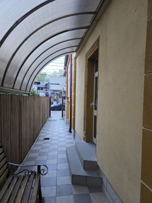 Spațiu comercial(casă)Pitesti strada.Raurilor