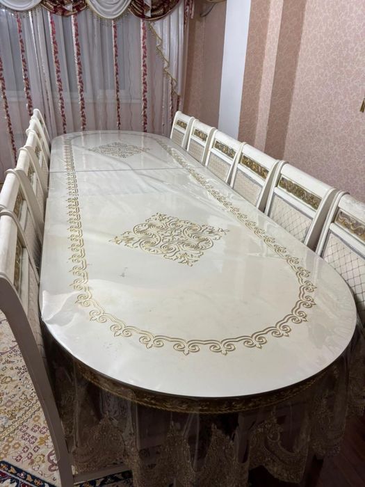 Продаем стол с 12 стульями
