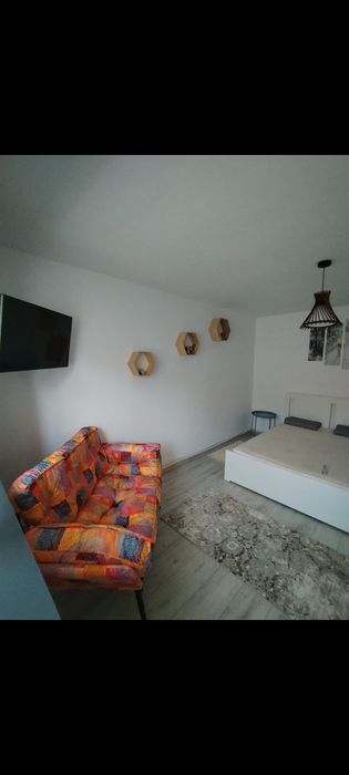 Închiriez garsonieră
