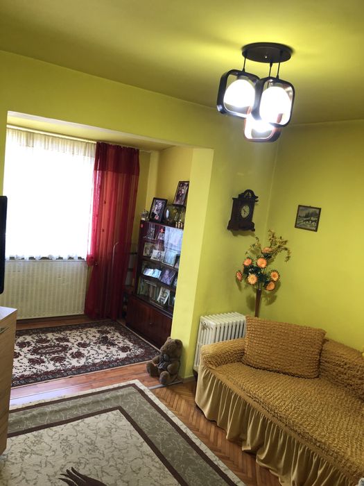De vanzare apartament 3 camere +garaj+beci
