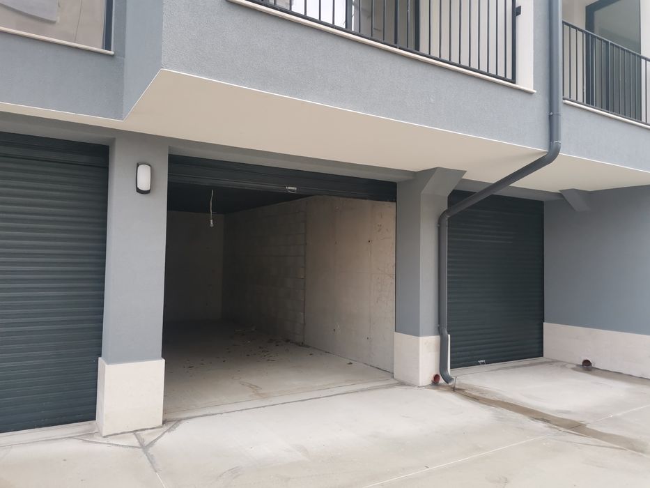 Дава се под наем Гараж / Паркомясто в Варна, Централна поща - 28 кв.м за 153 € - Снимка #1