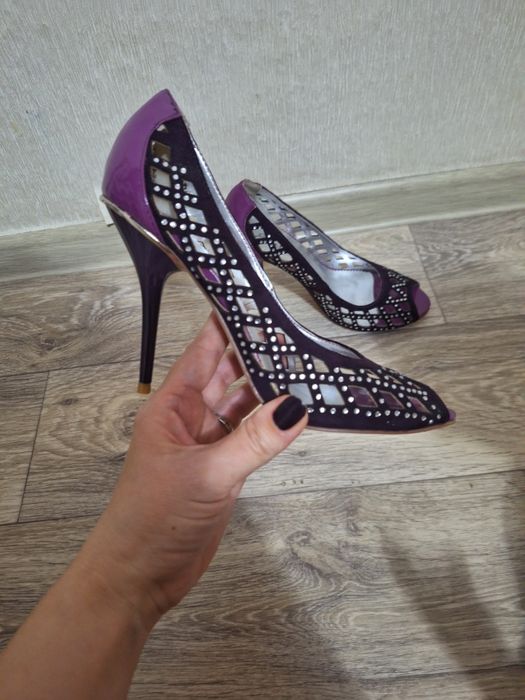 Продам туфли новые