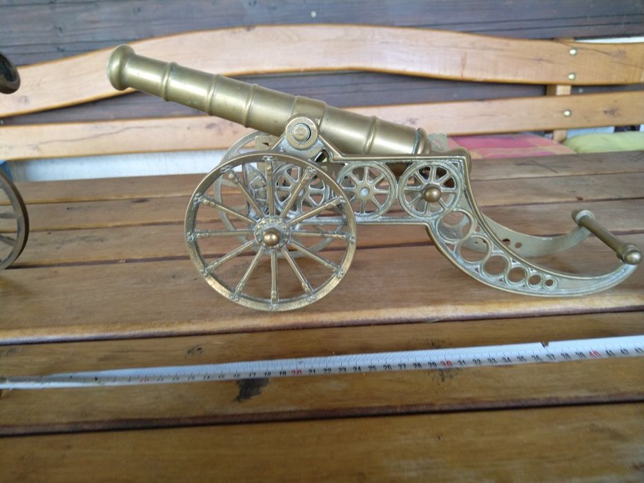 Продавам чифт огромни тежки старинни бронзови топове