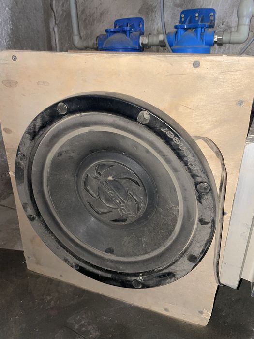 Продам Сабвуфер с усилком
