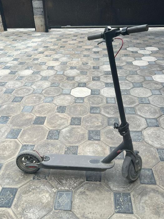 Продам электро самокат Xiaomi б/у