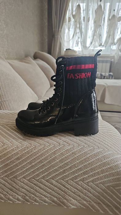 Дамски обувки номер 37