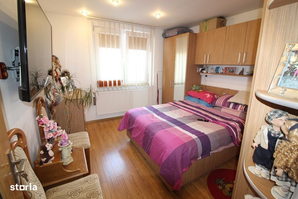 Vând apartament 2 camere în Hunedoara, zona Micro4-Stadion, 46mp