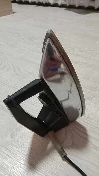 Продам утюг советский