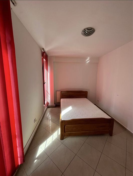 Închiriez camere de cămin