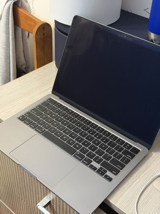 MacBook Air 13 2022 года