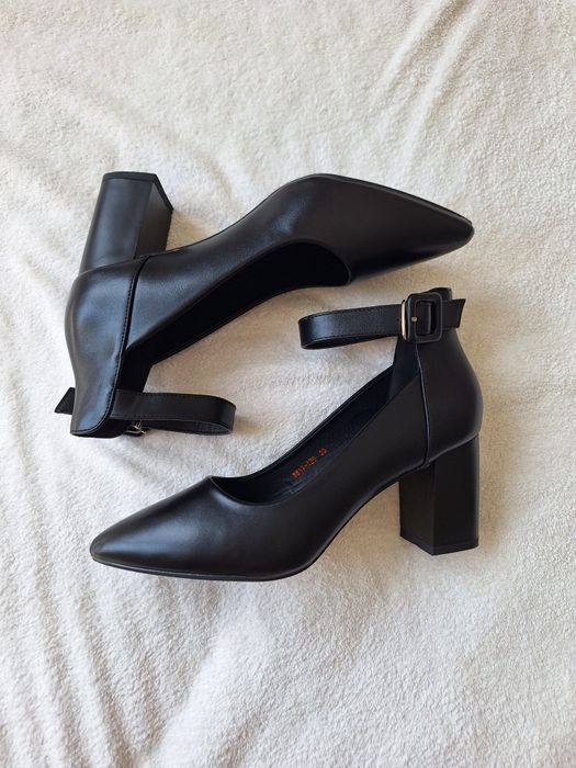 Чёрные туфли новые 39 размера