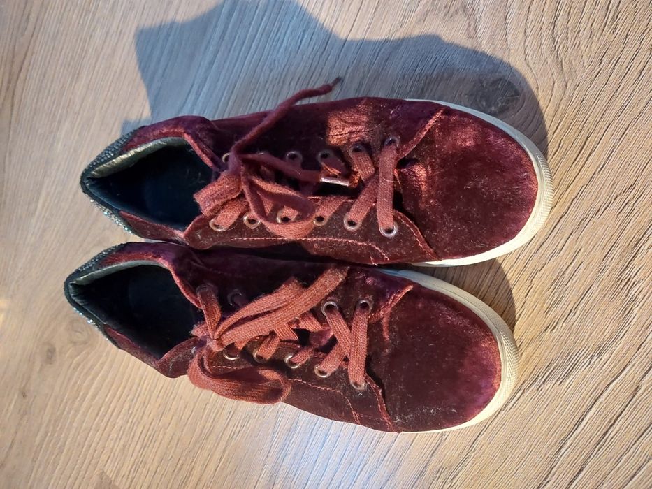 Pantofi Lola Cruz-aproape noi,