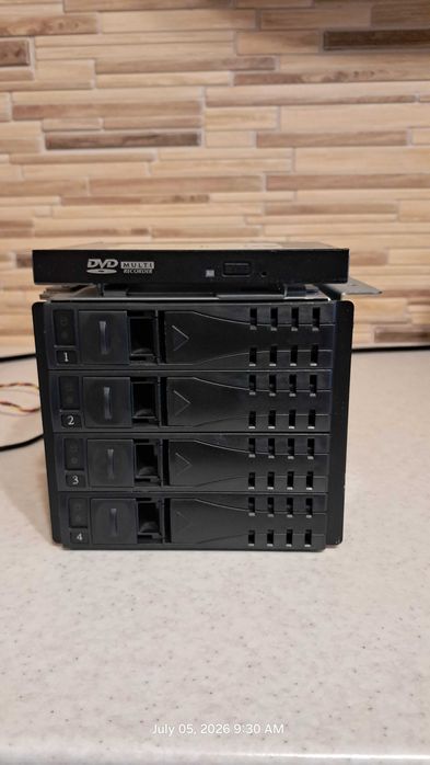 Rack Server 5.25" Hot-Swap + 4x SSD Samsung 870 EVO 500GB + DVD Writer Hitachi-LG