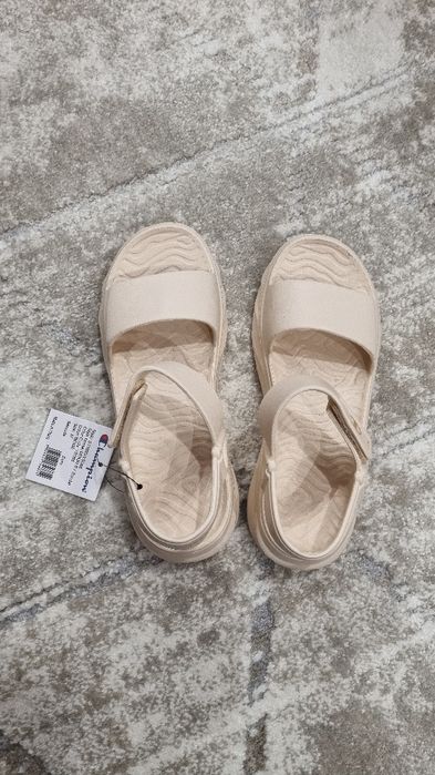Нови сандали  Champion