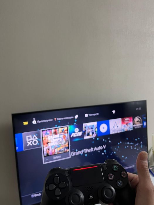 Плейстейшн 4 и 14 игр