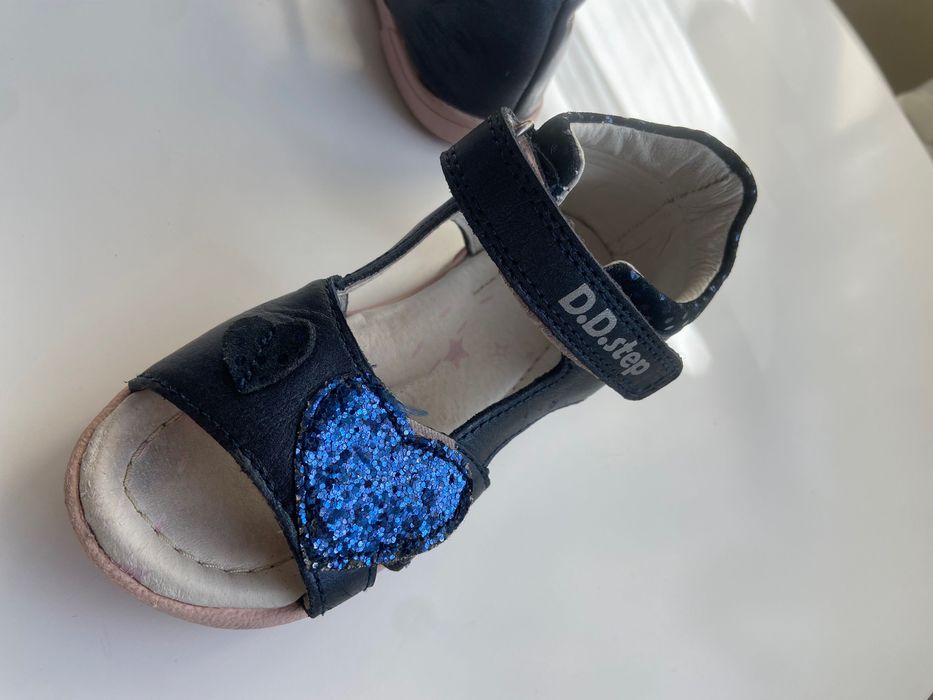 Сандали за момиче DD step