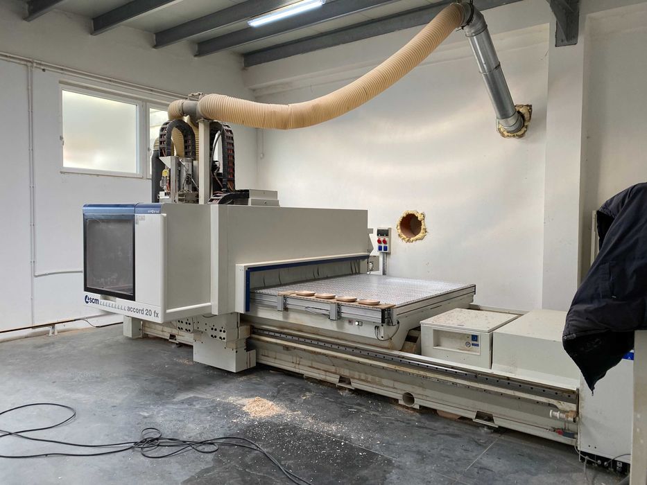 CNC lemn SCM Accord 20 FX (2014) – 4 axe, 2 pompe vacuum, stare excelentă