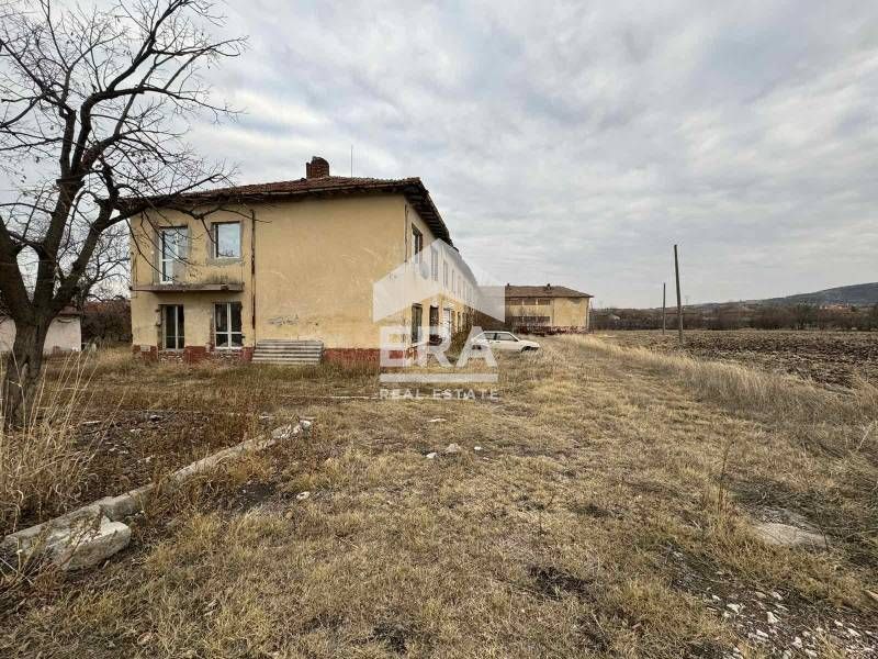 Продава се Промишлена сграда в с. Сталево, Област Хасково - 3000 кв.м за 117 €/кв.м - Снимка #1