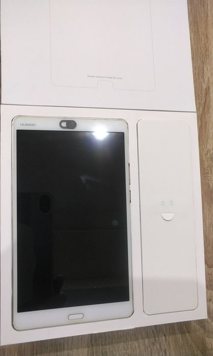 Продавам Huawei pad M3 8.4"таблет