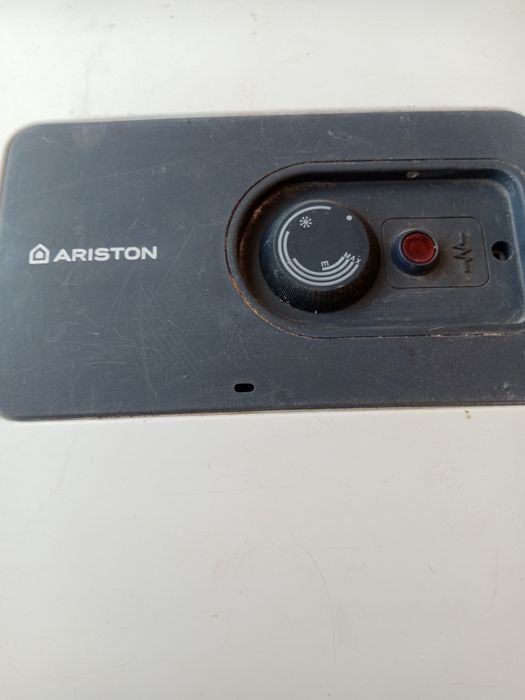 Бойлер Аристон 10л