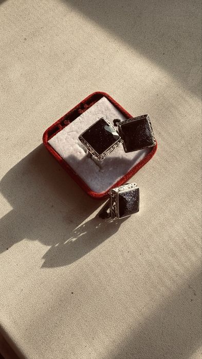 Продам серебрянный комплект