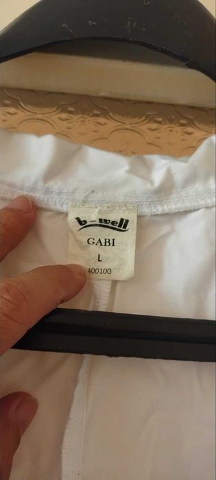 Медицинска бяла манта