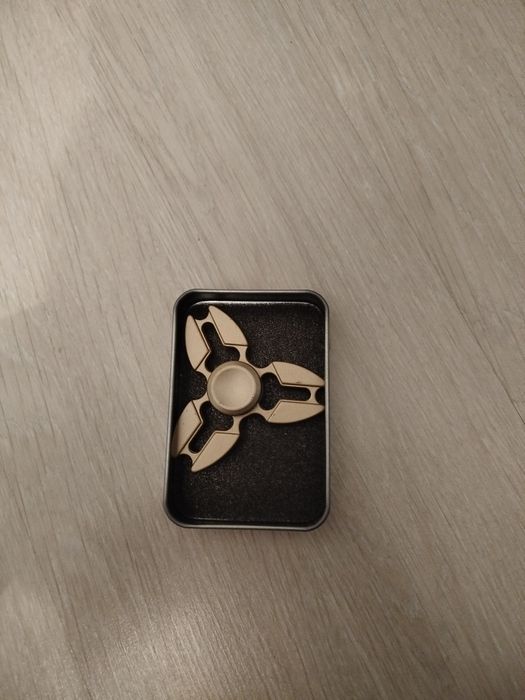 Fidget spinner metalic-model premium,auriu!!Preț negociabil !!