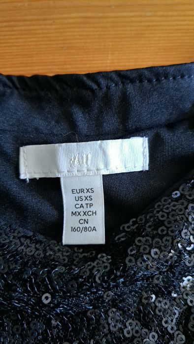 Top negru cu paiete, H&M, XS, nou fara eticheta
